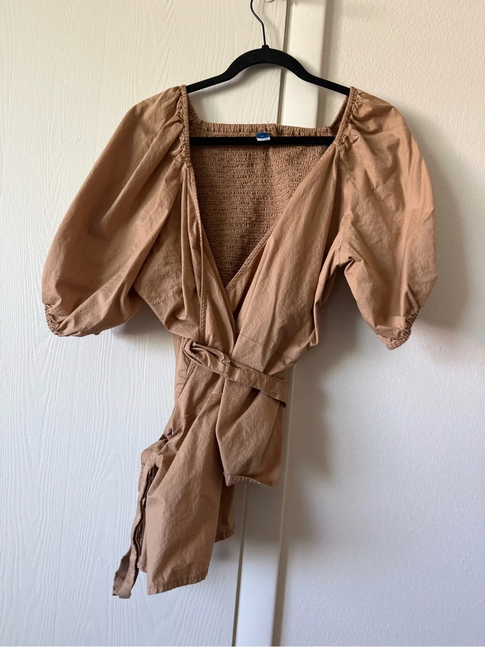 Old Navy Tan Wrap shirt XL